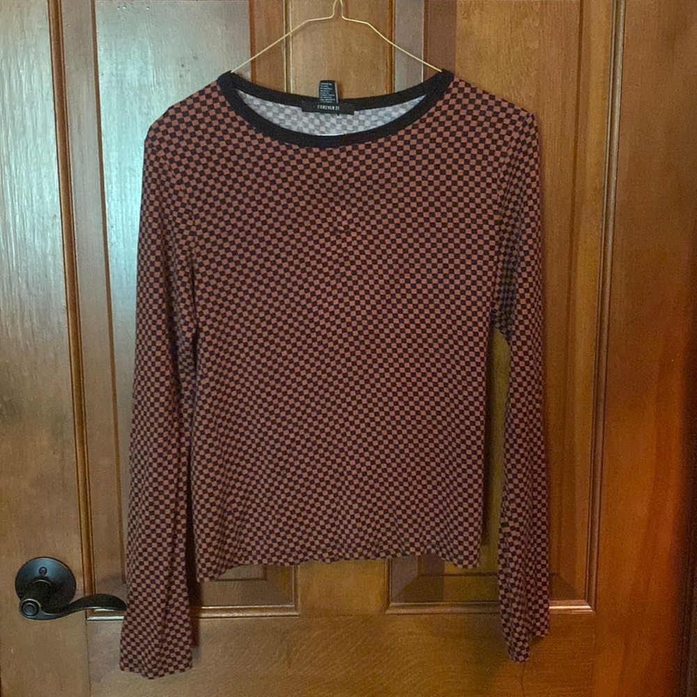 checkered long sleeved top